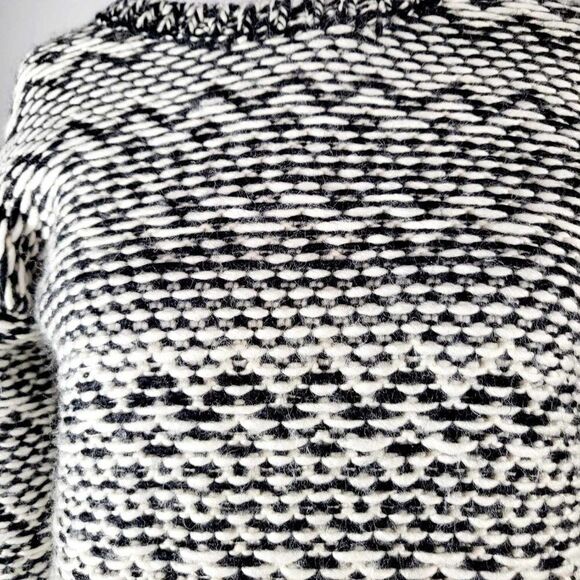 USED ANN TAYLOR Knitted sweater black and white size small - Picture 9 of 9